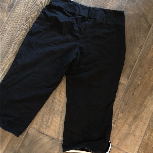 Women with Control Contour Waist Pull-on Capris - Picture 6 of 8